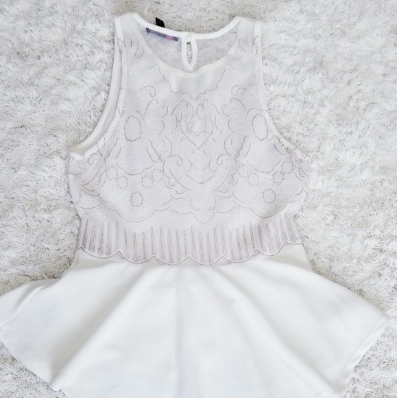 White Peplum Sleeveless Blouse - Picture 2 of 6